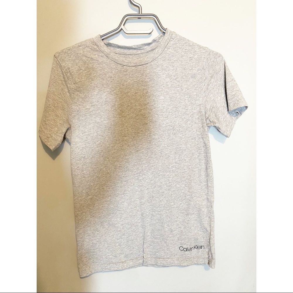 2 Calvin Klein tees